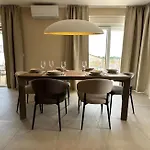Gorgeous App Contessa By Guide Apartment